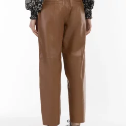 Dreimaster Pantaloni Di PelleCognac Donna Pantaloni 4DR21A02Z-O11 9 Dreimaster Pantaloni Di PelleCognac Donna Pantaloni 4DR21A02Z-O11 -Dreimaster 41e650263cfc4c16a1da3f350b5dc46e scaled